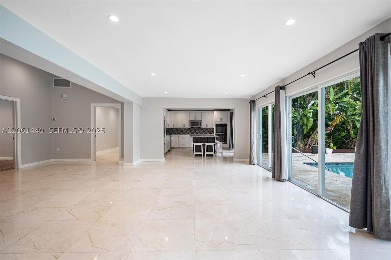 739 Blue Rd - Photo 4 of 30