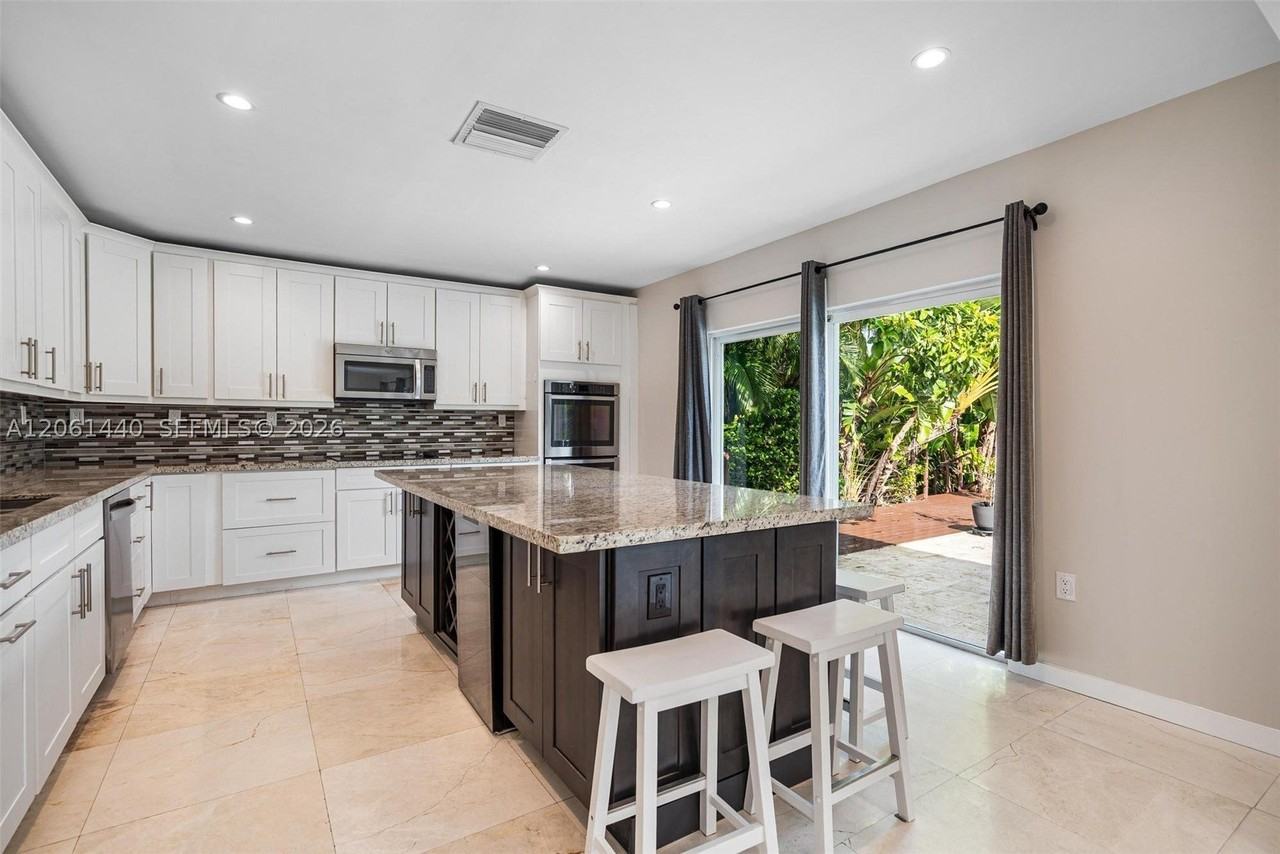 739 Blue Rd - Photo 6 of 30