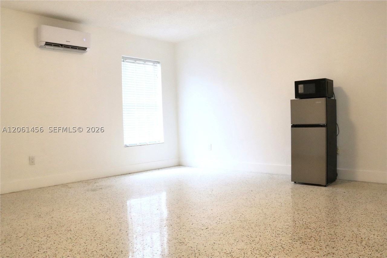 3146 Nw 29th St #2 - Photo 4 of 10