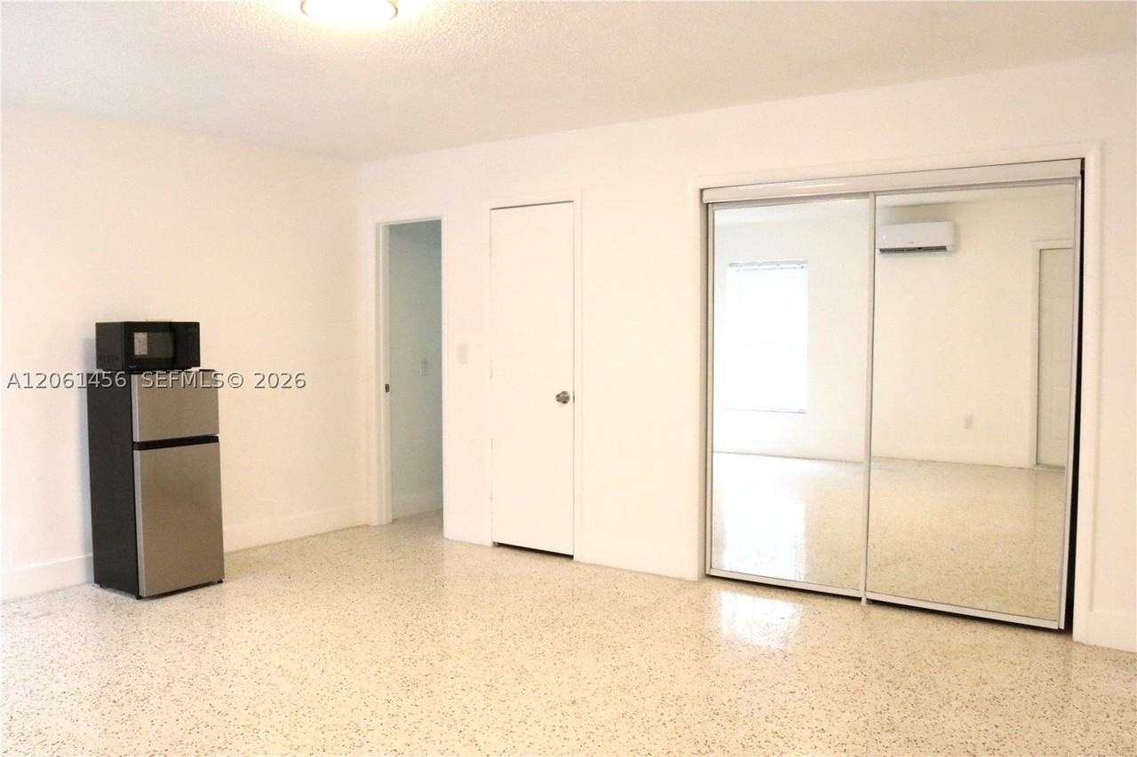 3146 Nw 29th St #2 - Photo 5 of 10
