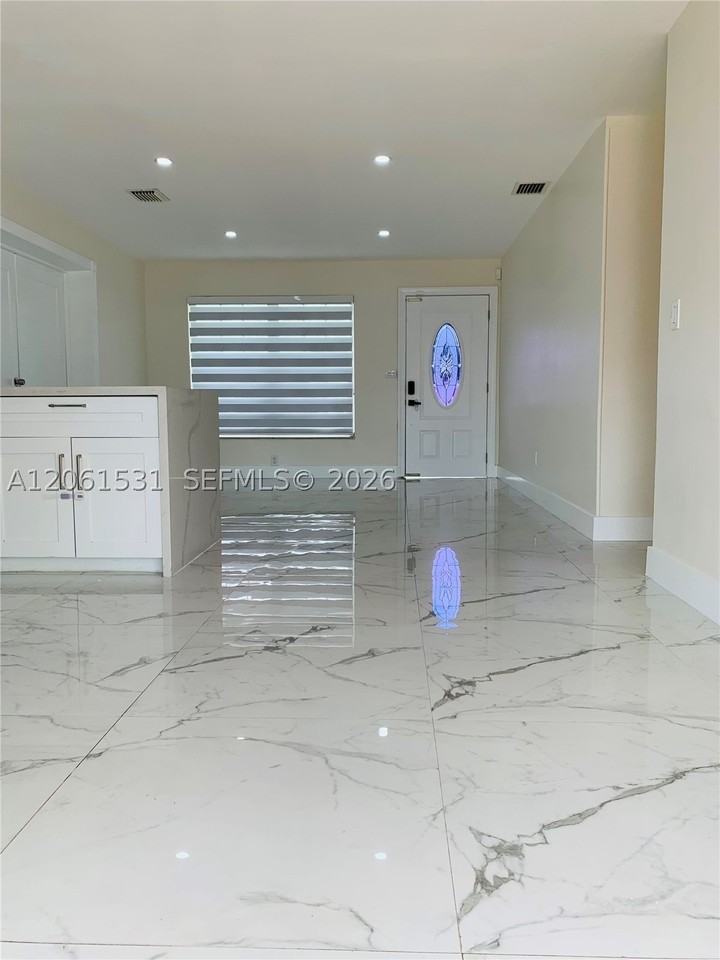 17010 Nw 53rd Ave - Photo 3 of 27