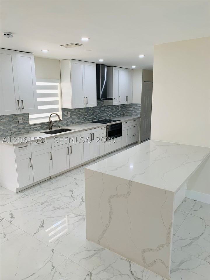 17010 Nw 53rd Ave - Photo 4 of 27