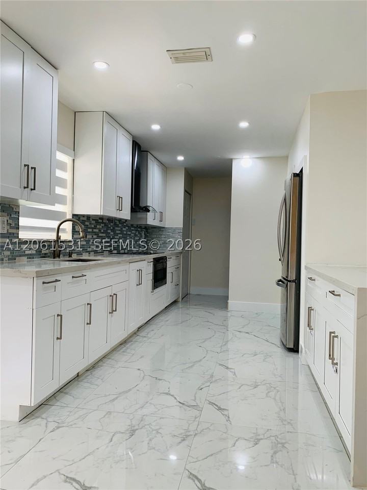 17010 Nw 53rd Ave - Photo 5 of 27