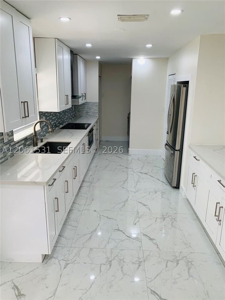 17010 Nw 53rd Ave - Photo 6 of 27