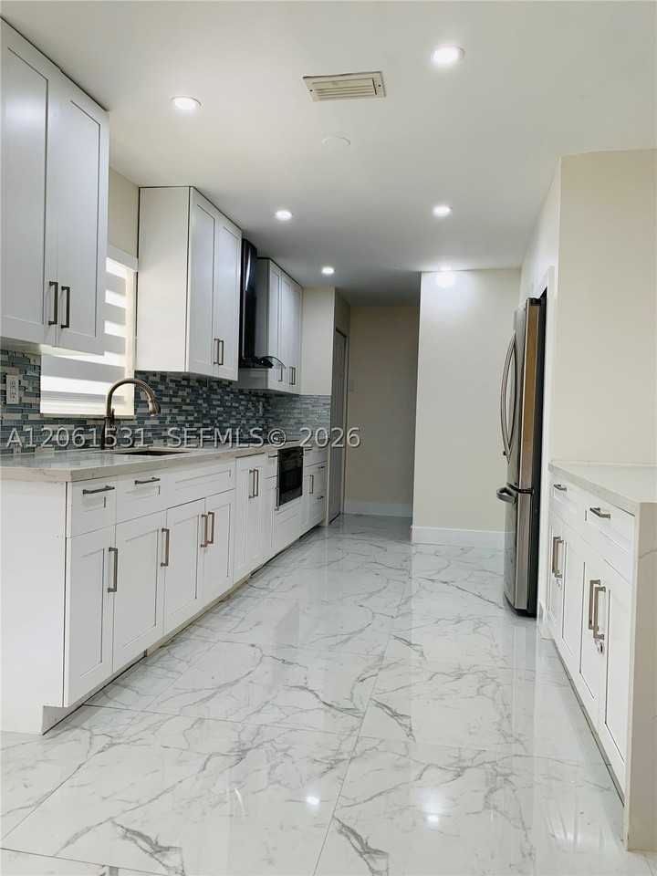 17010 Nw 53rd Ave - Photo 7 of 27