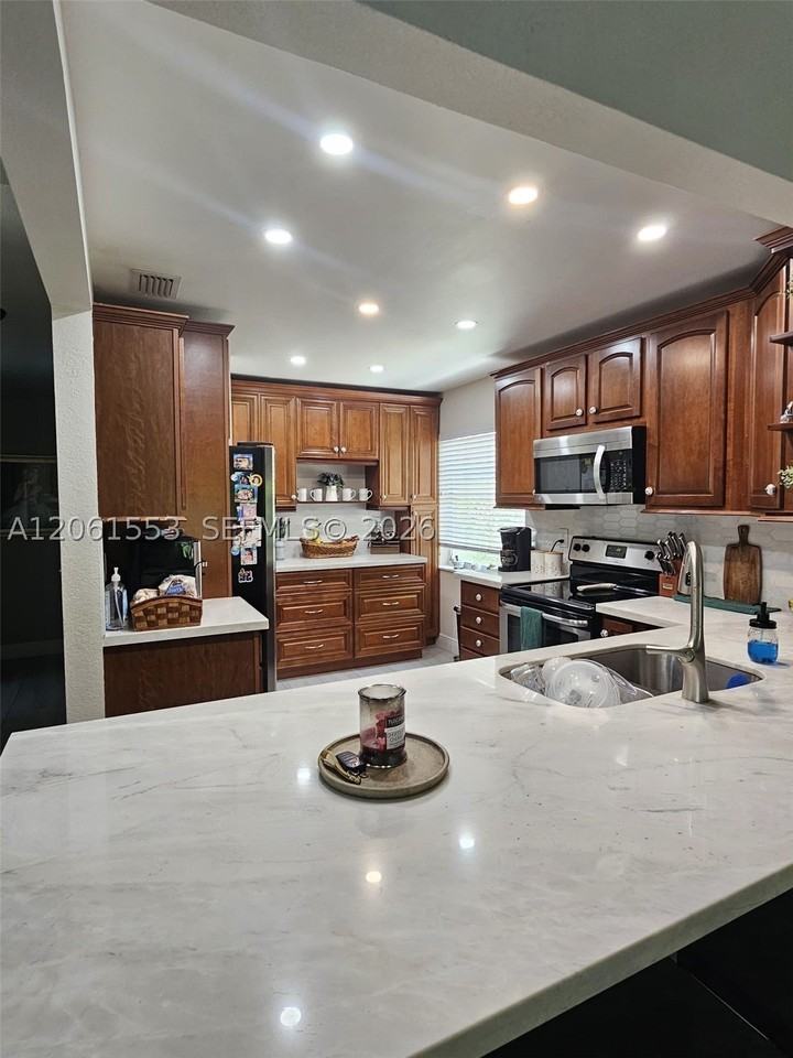 17728 Sw 20th St - Photo 5 of 32