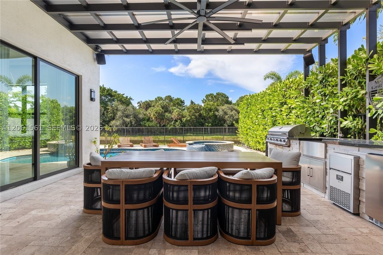9529 Eden Roc Ct #0 - Photo 4 of 50