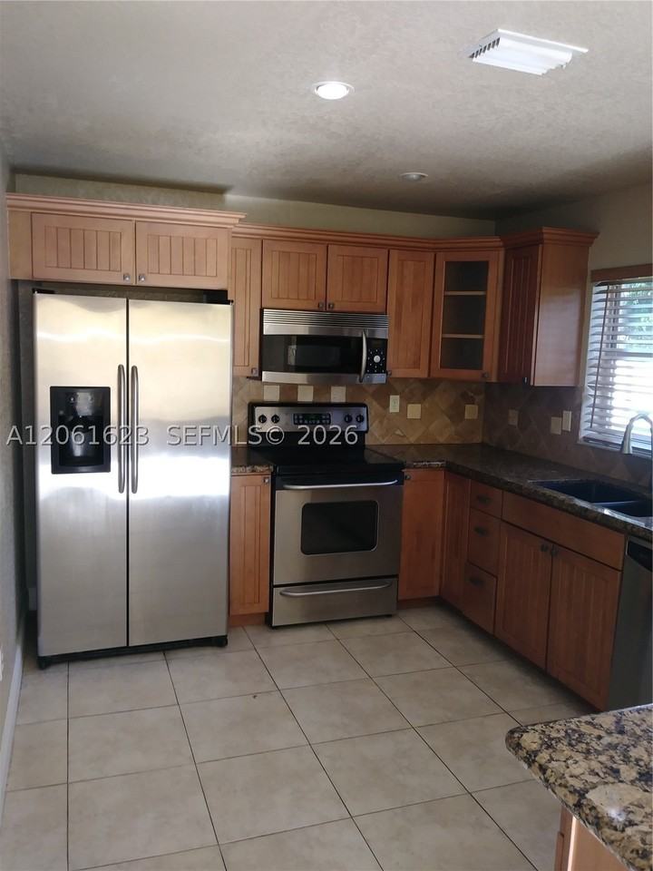804 Nw 99th Ave #804 - Photo 3 of 5