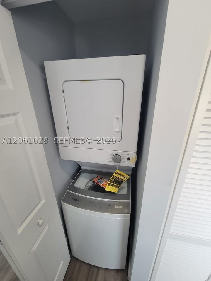 1809 Nw 8th Pl #1809 - Photo 3 of 10