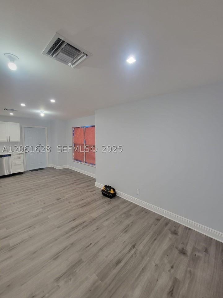 1809 Nw 8th Pl #1809 - Photo 4 of 10