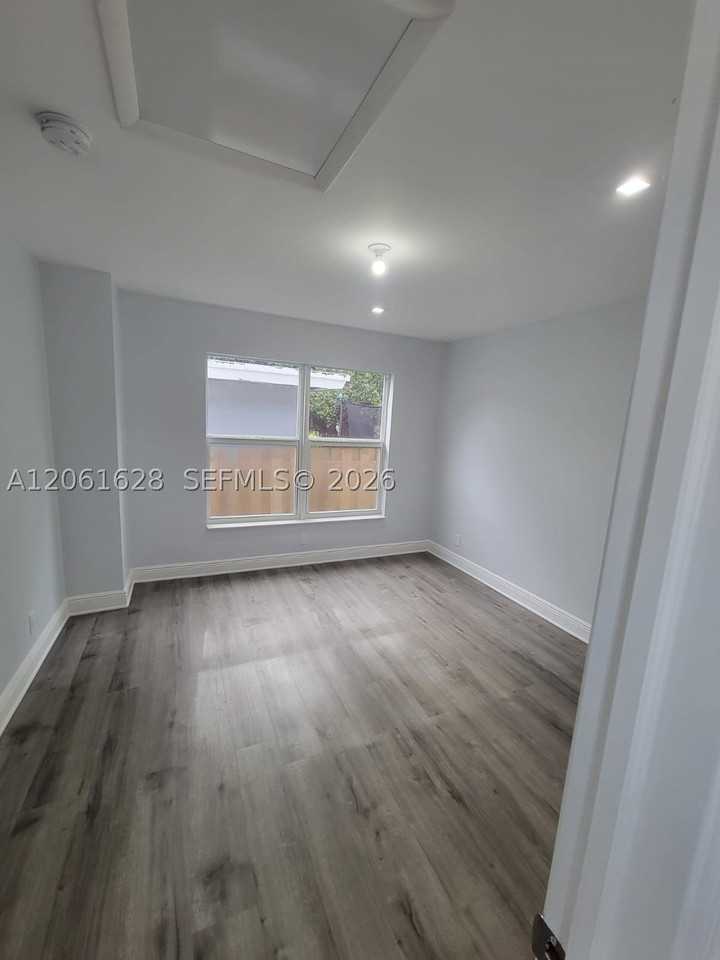 1809 Nw 8th Pl #1809 - Photo 6 of 10
