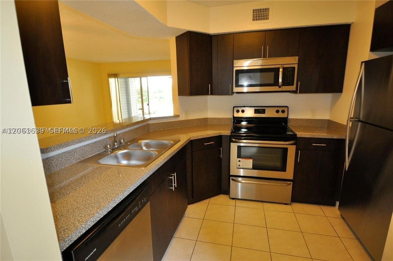 3473 Nw 44th St #103 - Photo 7 of 11