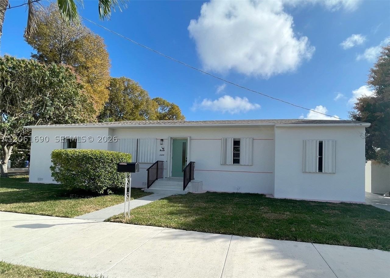 3200 Sw 2nd St #A - Photo 2 of 10