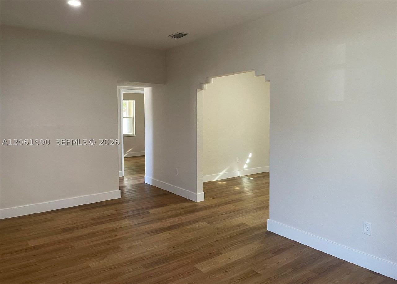 3200 Sw 2nd St #A - Photo 4 of 10