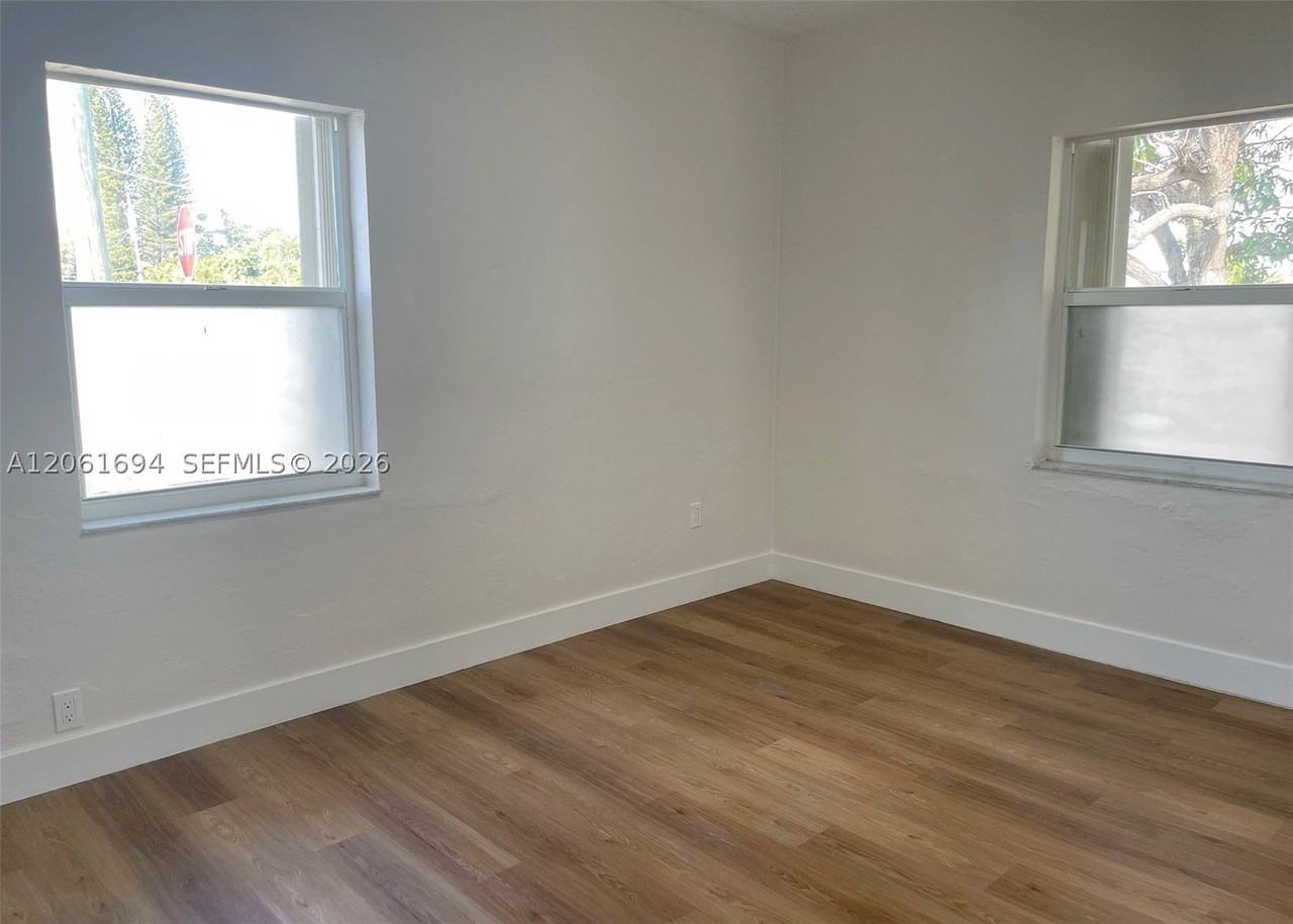 3200 Sw 2nd St #B - Photo 3 of 3