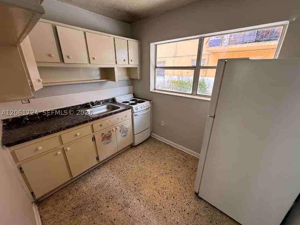 3045 Nw 21st Ct #2 - Photo 4 of 10