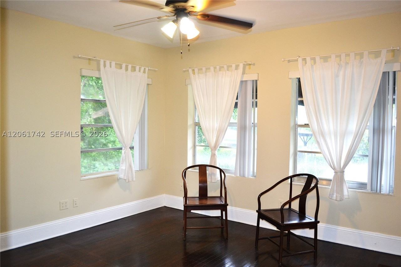 1661 Sw 13th St #3 - Photo 4 of 22