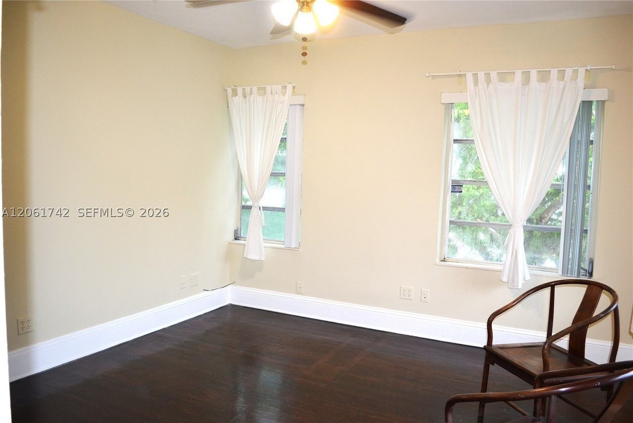1661 Sw 13th St #3 - Photo 5 of 22