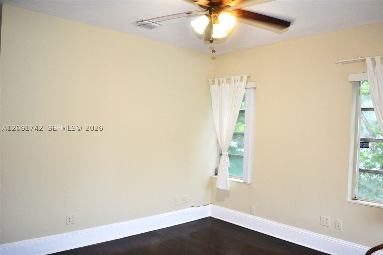 1661 Sw 13th St #3 - Photo 6 of 22