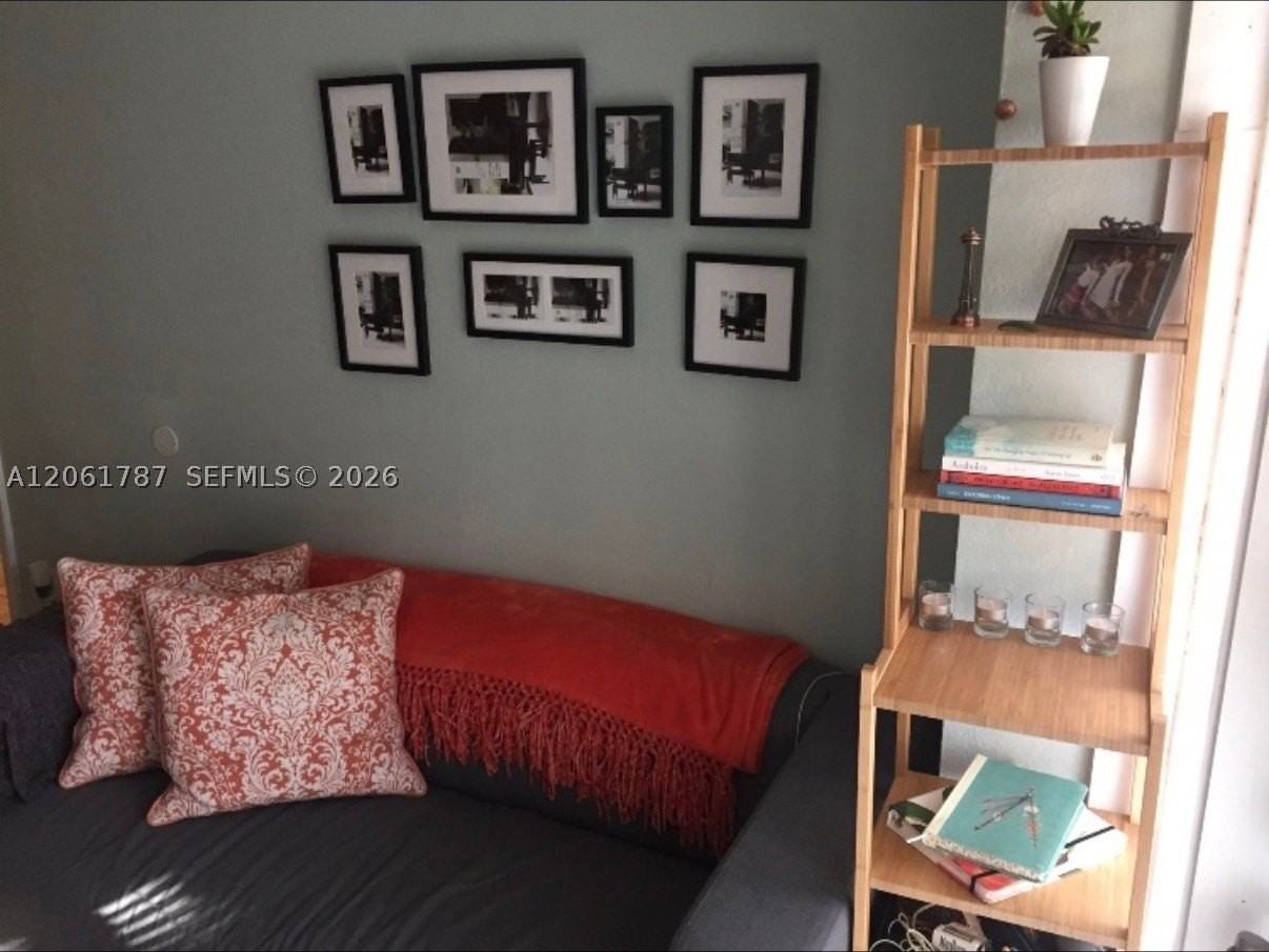 1200 Wallace St #B - Photo 3 of 12