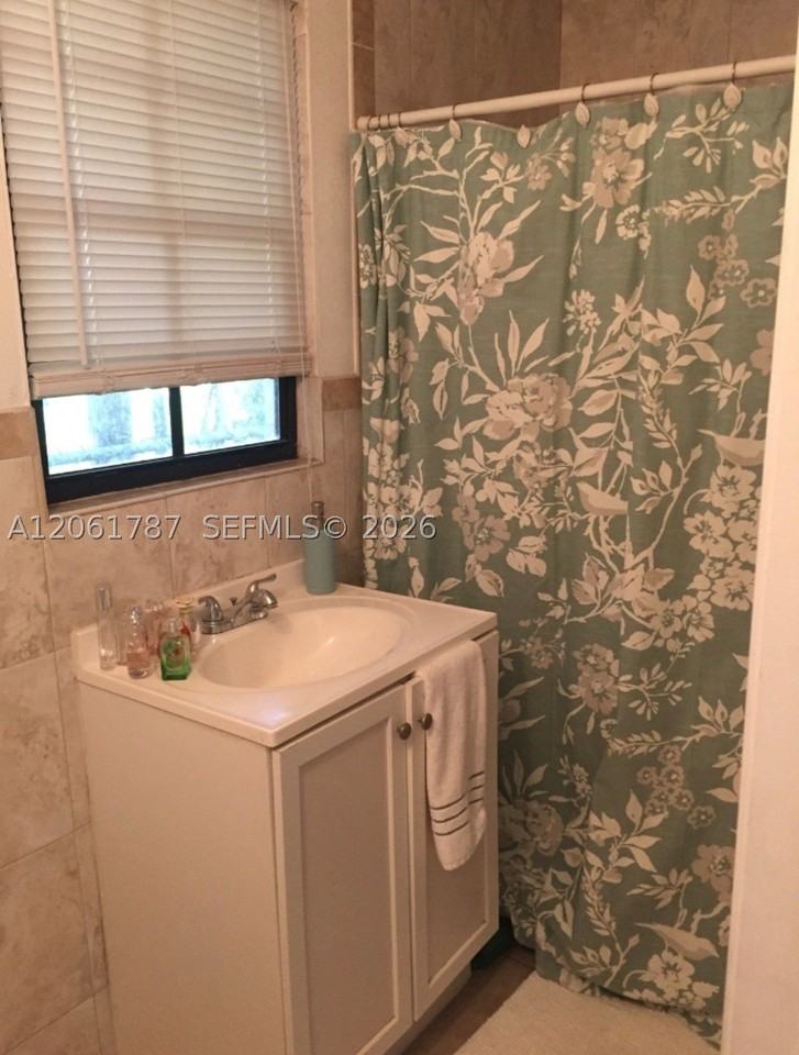 1200 Wallace St #B - Photo 7 of 12