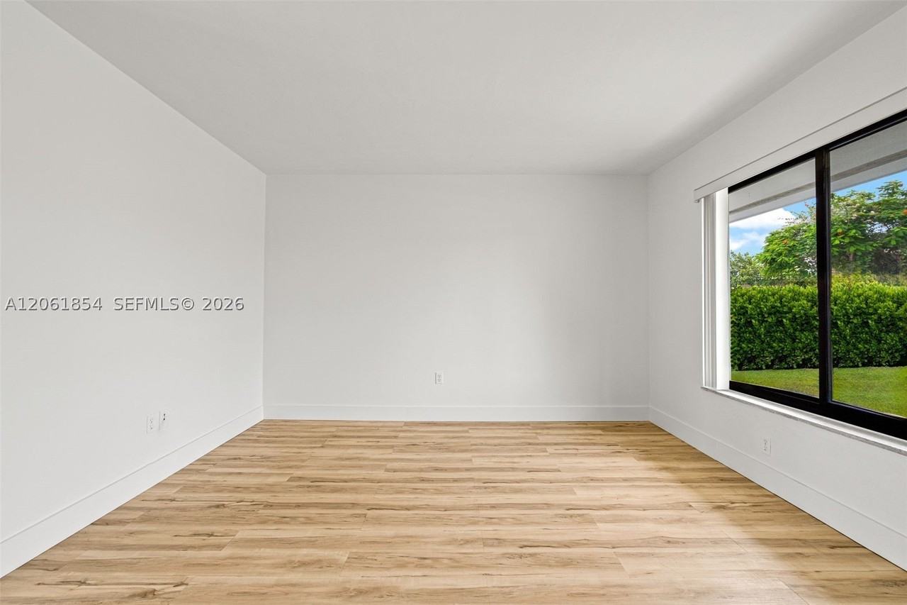 5110 Sw 106th Ave - Photo 5 of 42