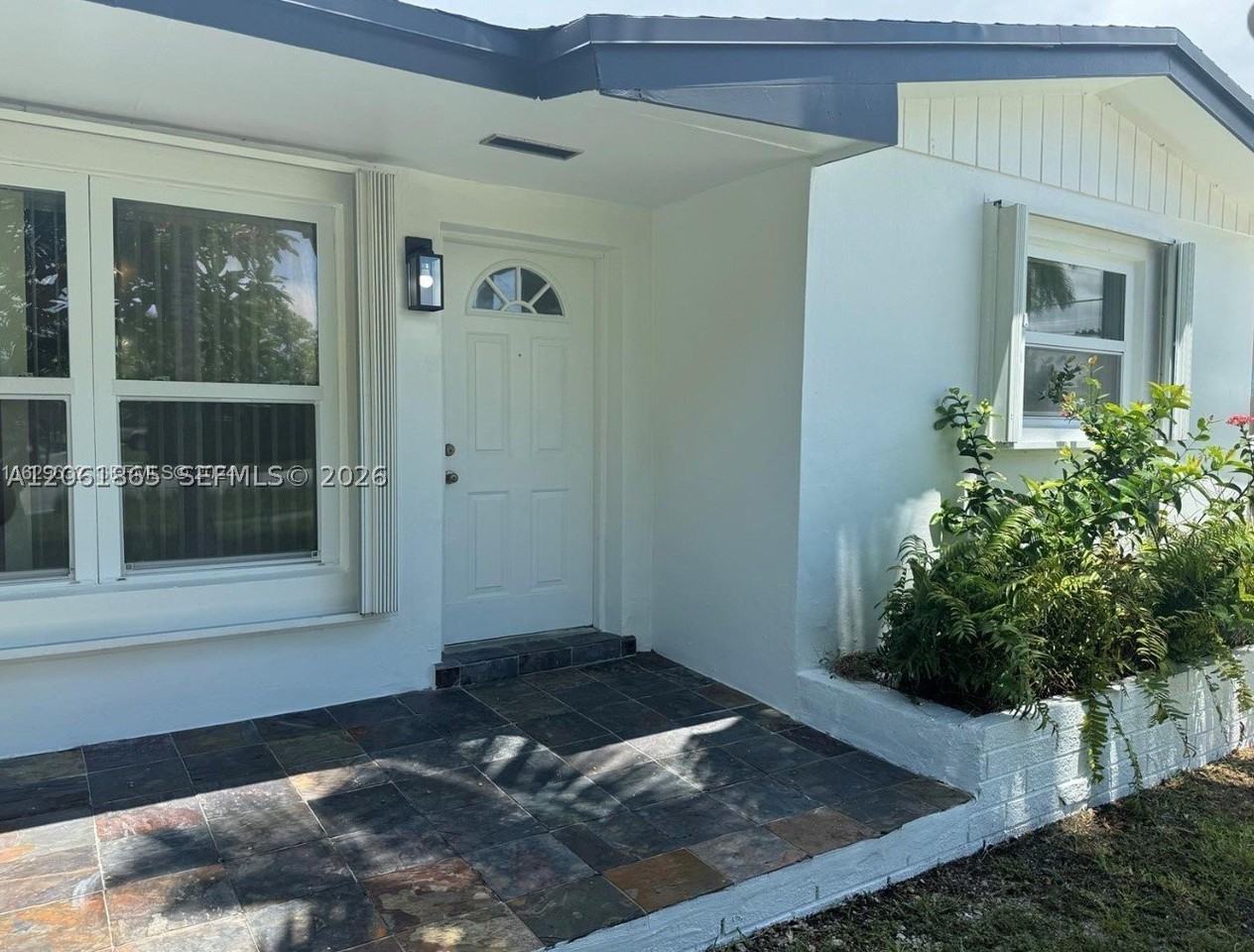 17630 Sw 112th Ave - Photo 3 of 11