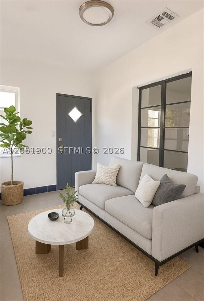 1836 Nw 33rd St - Photo 2 of 14