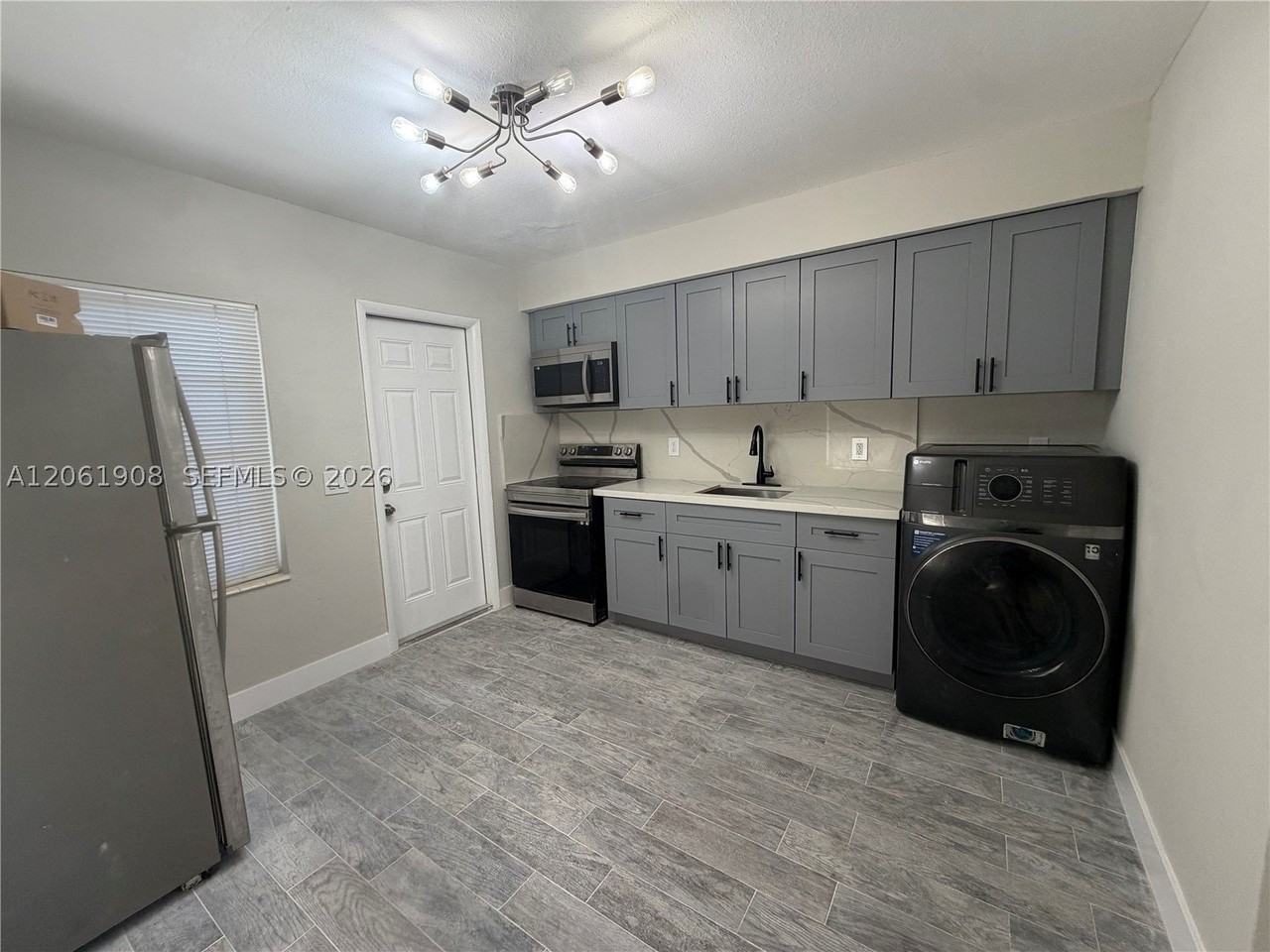 1140 Ne 1st Ave #1140 - Photo 3 of 12