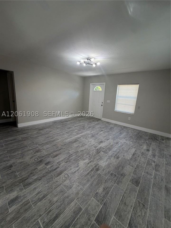 1140 Ne 1st Ave #1140 - Photo 5 of 12