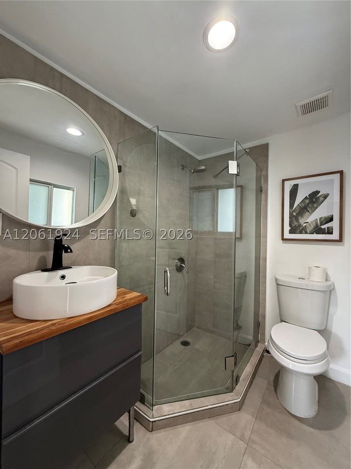 2230 Nw 6th St #C - Photo 2 of 17