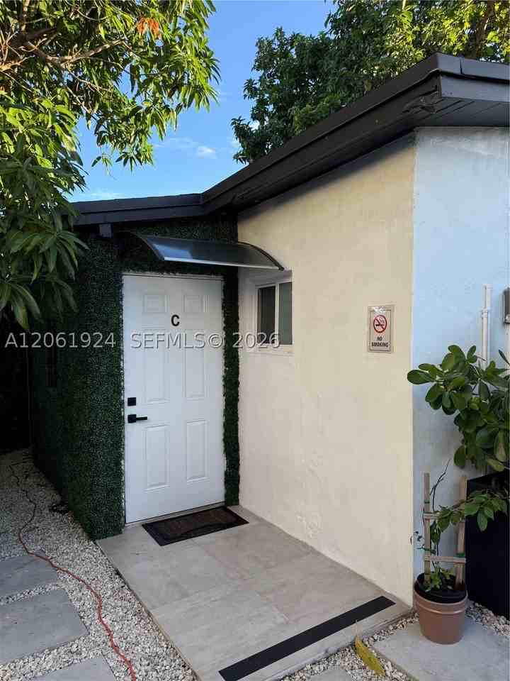 2230 Nw 6th St #C - Photo 5 of 17