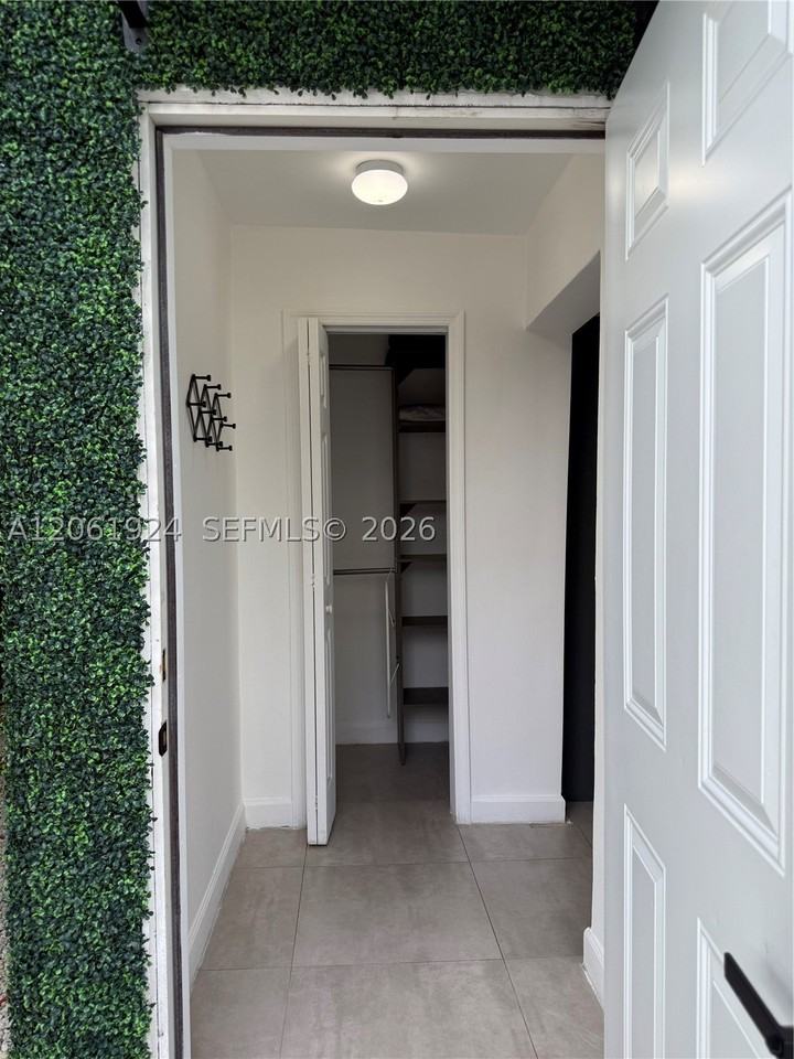 2230 Nw 6th St #C - Photo 6 of 17