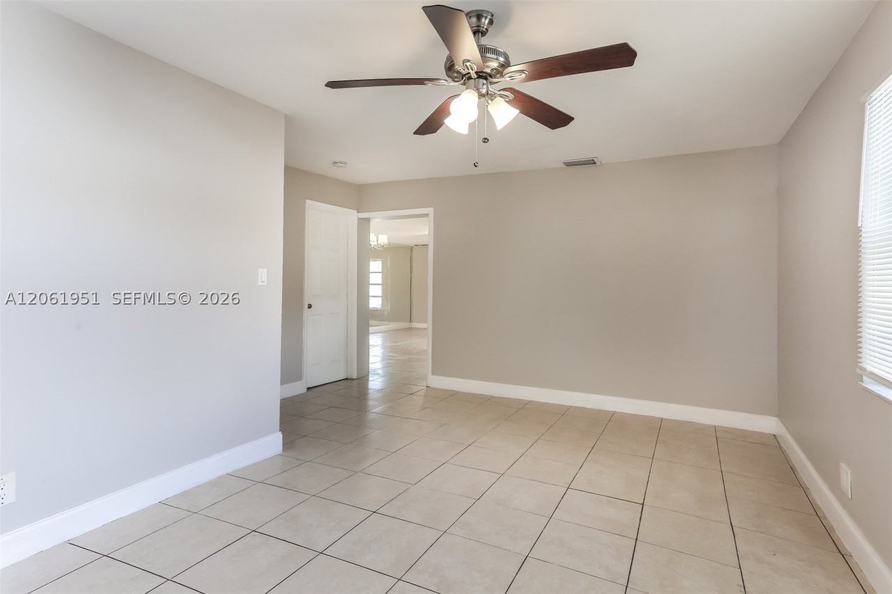 3751 Nw 9th Ct - Photo 7 of 15
