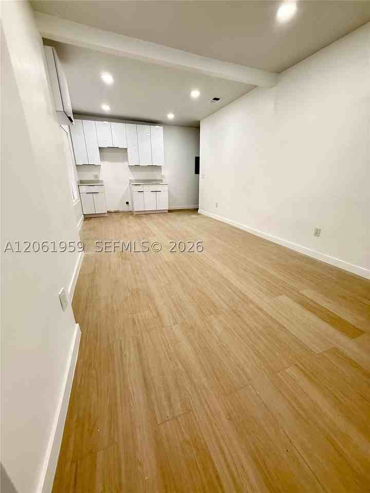 125 Sw 19th Ave #2 - Photo 4 of 8