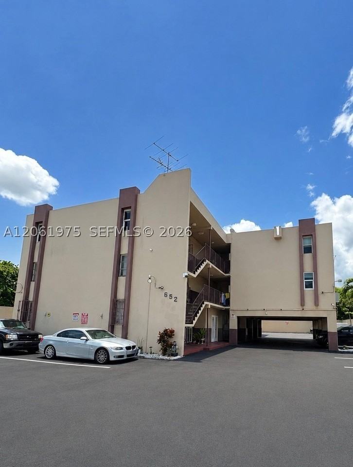 652 Nw 3rd St #306