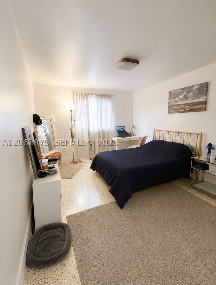 652 Nw 3rd St #306 - Photo 4 of 7