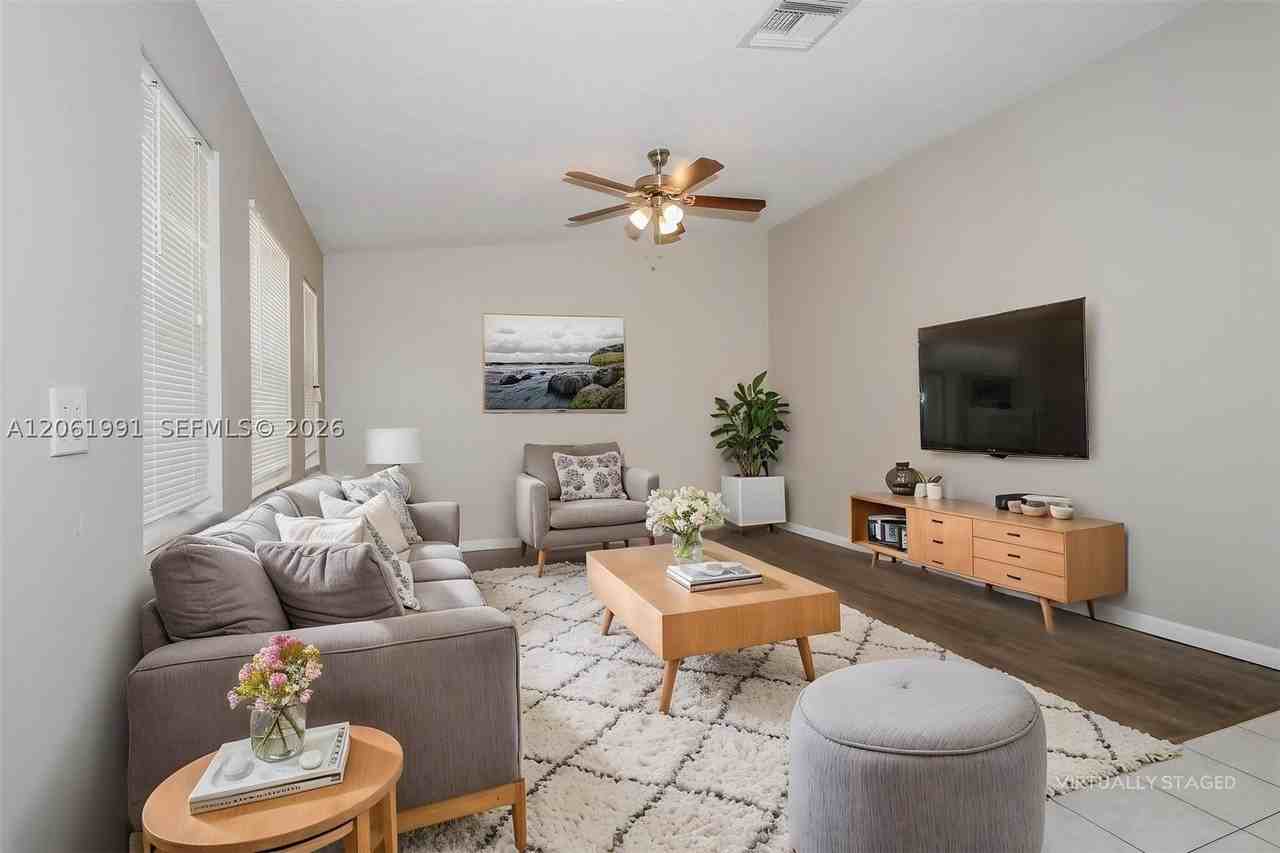 525 20th Ave N - Photo 5 of 18