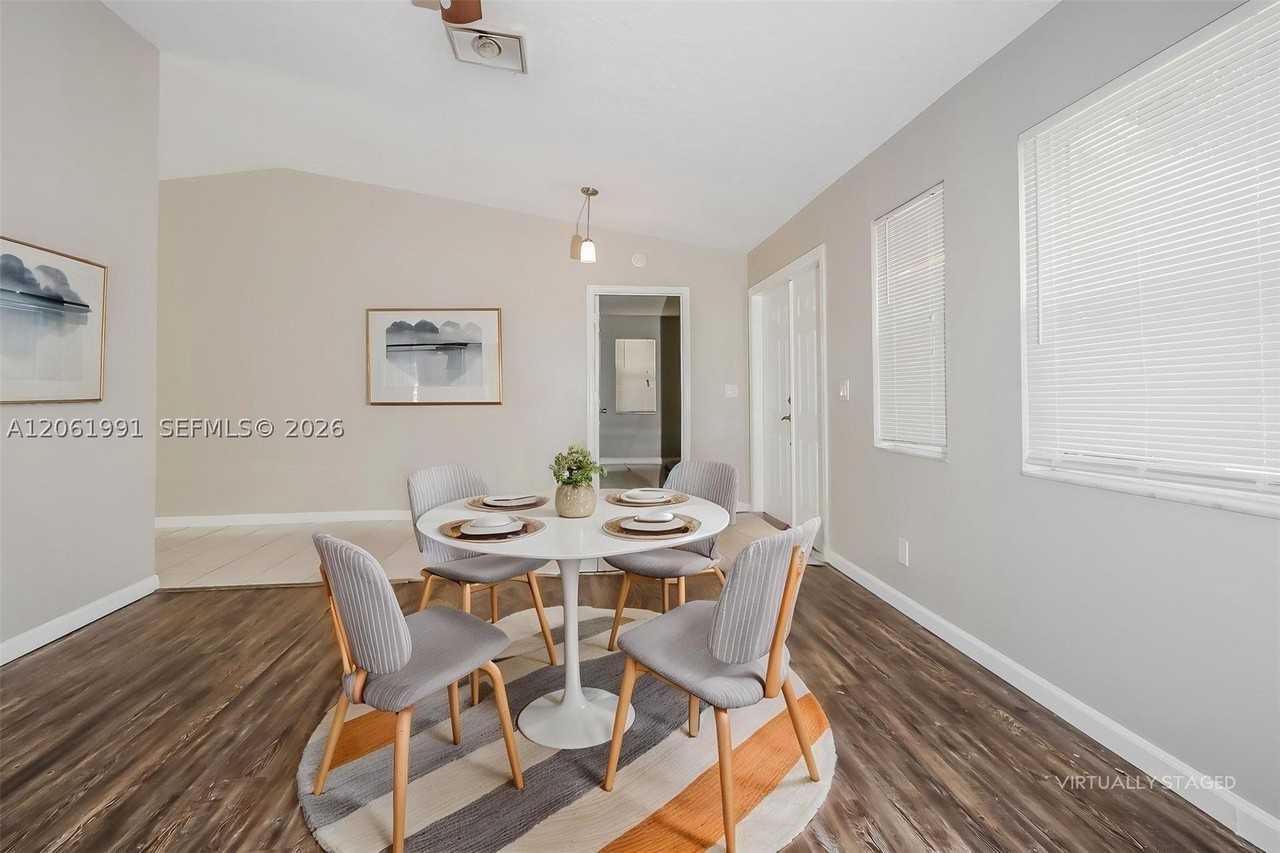 525 20th Ave N - Photo 7 of 18