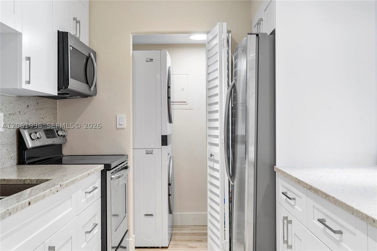 230 Lakeview Dr #106 - Photo 6 of 45