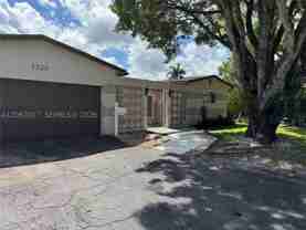 5320 Sw 89th Ave - Photo 1 of 1
