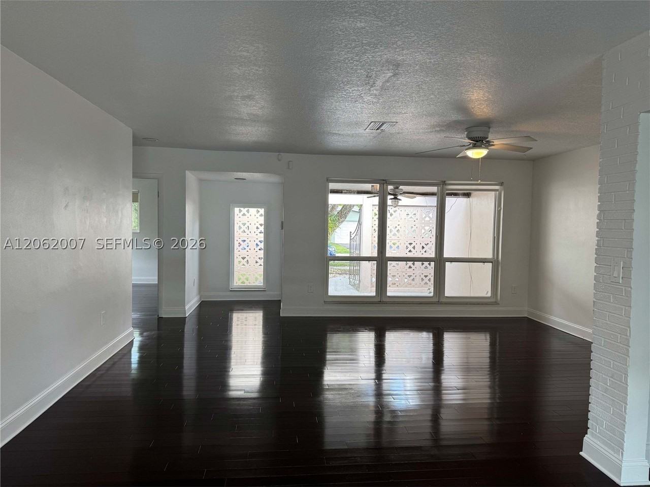 5320 Sw 89th Ave - Photo 5 of 24
