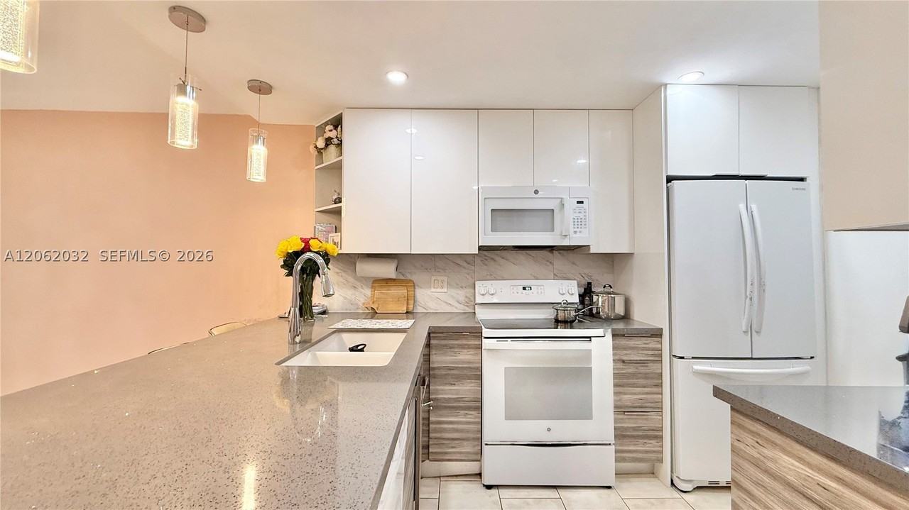 1830 Dixieanna St #603 - Photo 3 of 15