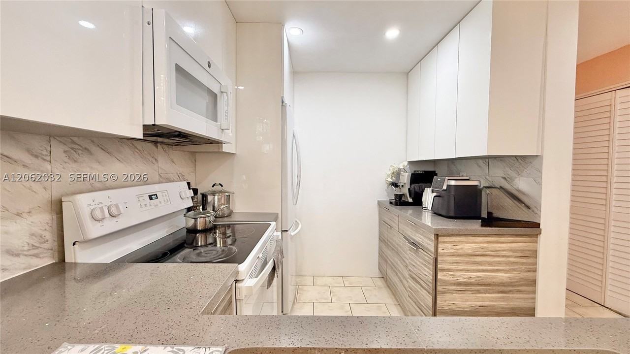 1830 Dixieanna St #603 - Photo 4 of 15