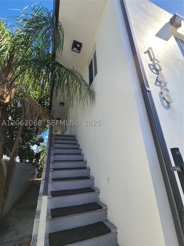 1646 Nw 1st Pl #2 - Photo 2 of 14