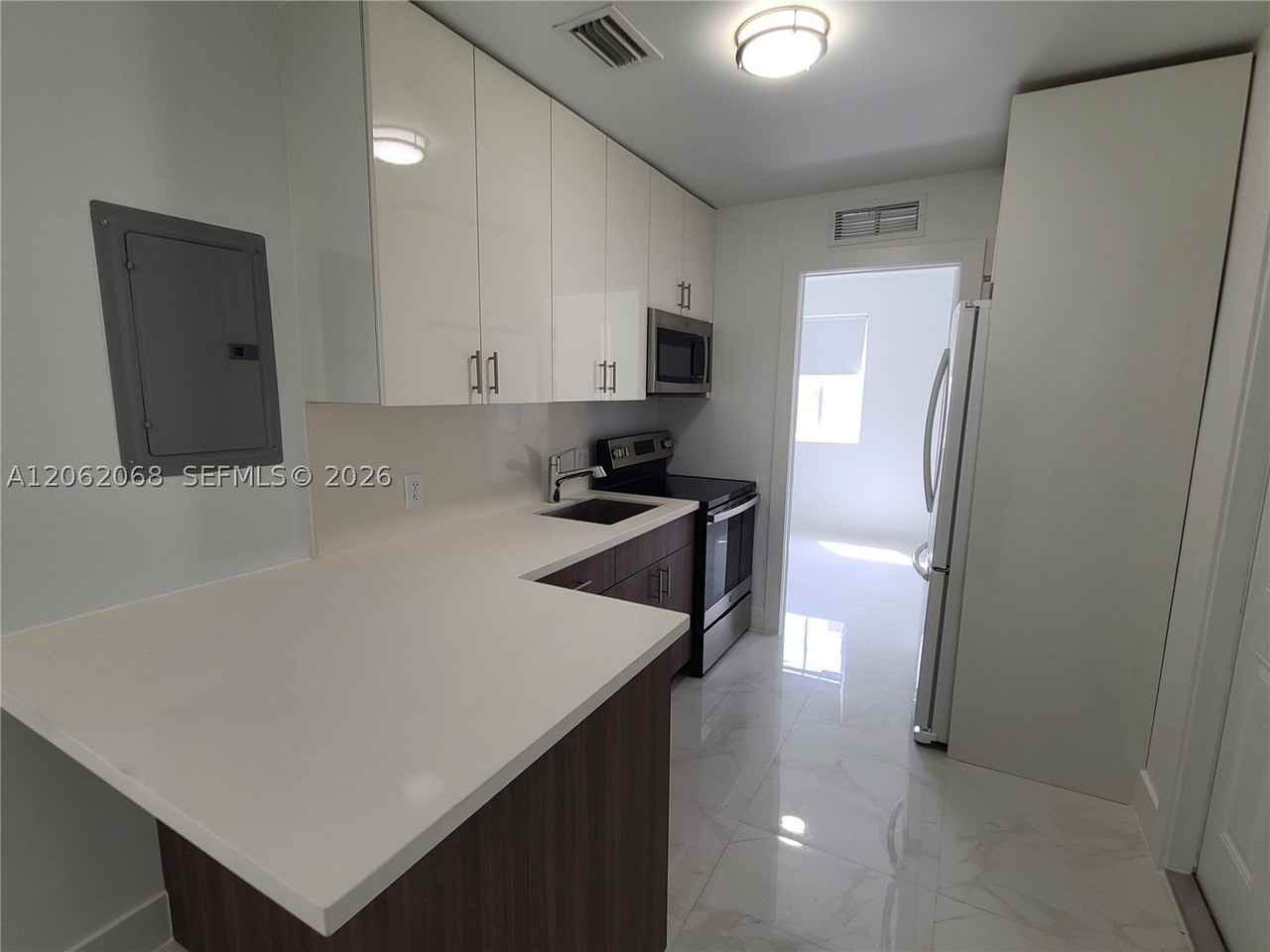 1646 Nw 1st Pl #2 - Photo 4 of 14