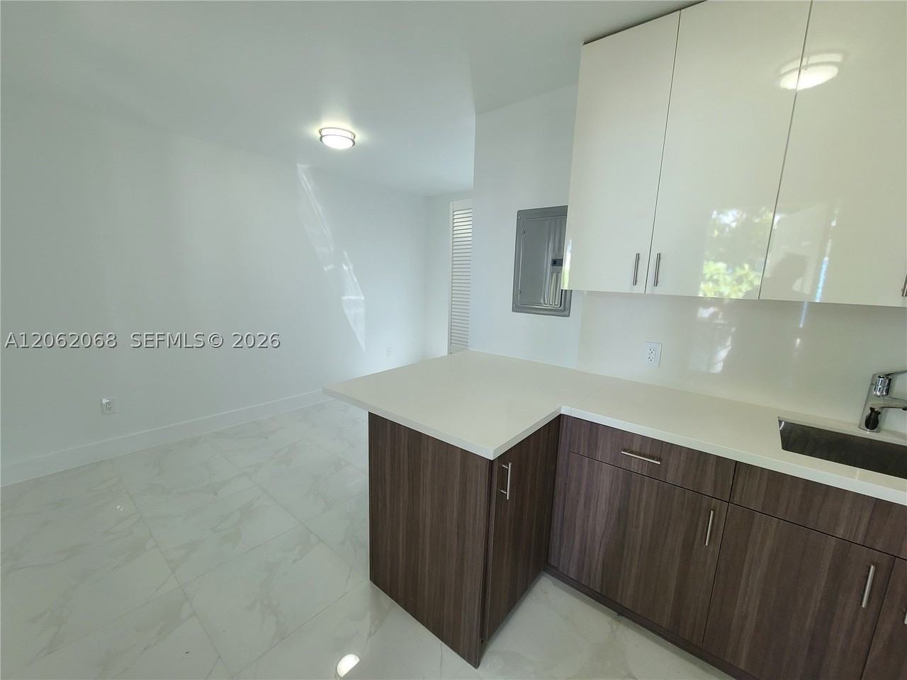 1646 Nw 1st Pl #2 - Photo 5 of 14