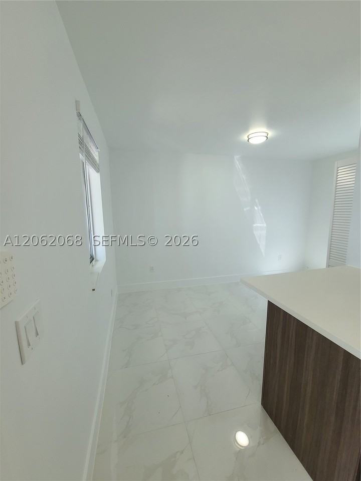 1646 Nw 1st Pl #2 - Photo 6 of 14