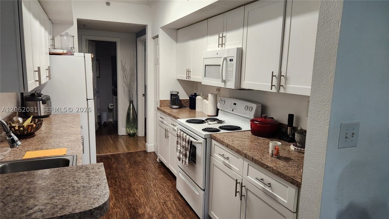 11601 Sw 2nd St #21202 - Photo 4 of 33