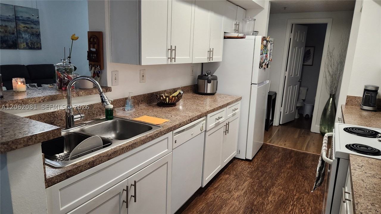 11601 Sw 2nd St #21202 - Photo 5 of 33